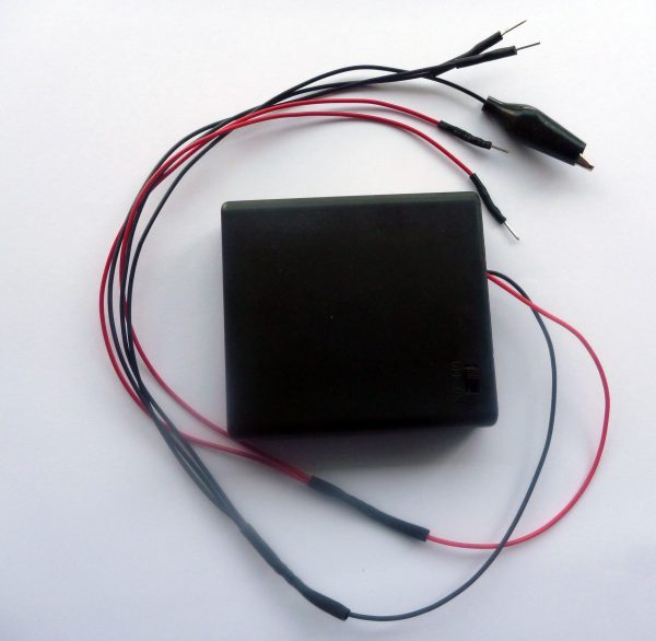 Batteriboks med on/off og ledninger til 4 AA batterier