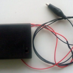 Batteriboks til tre AA batterier til vandingsanlæg